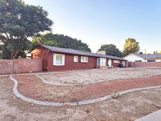 Building Photo - 9537 Jumilla Ave