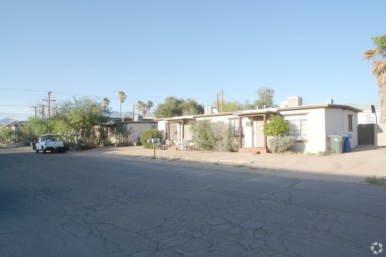 Primary Photo - 1702-1706 N Tyndall Ave