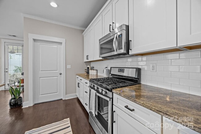 Foto del edificio - 4020 Willow Green Pl