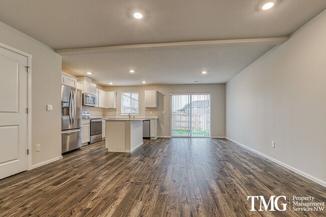Building Photo - New 3 bed 2.5 bath Townhome in Ridgefield