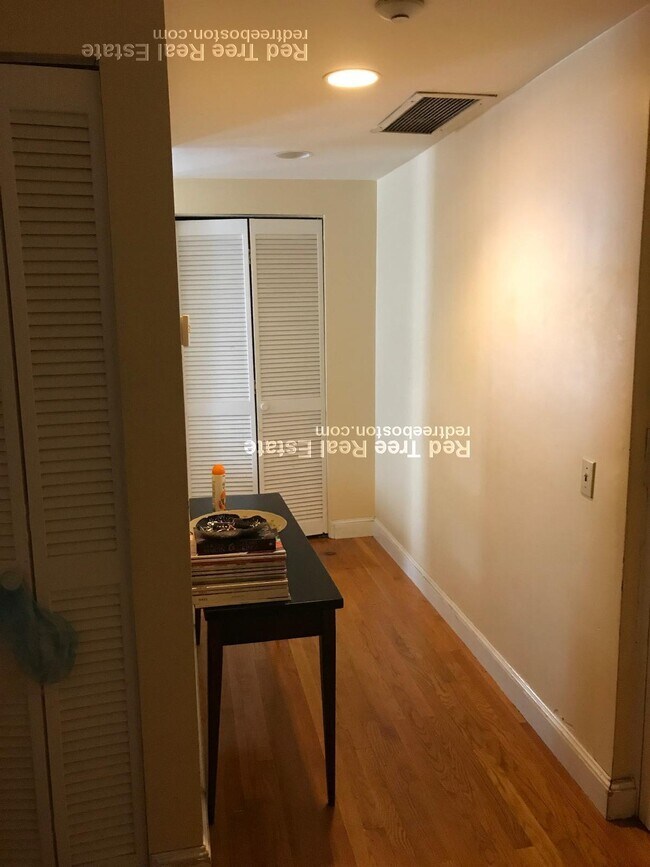 Building Photo - 58 Bartlett St