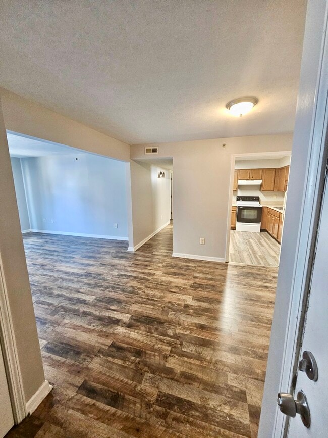 Building Photo - 270 Tampa Dr