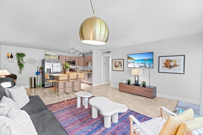 Building Photo - 3725 S Olive Ave