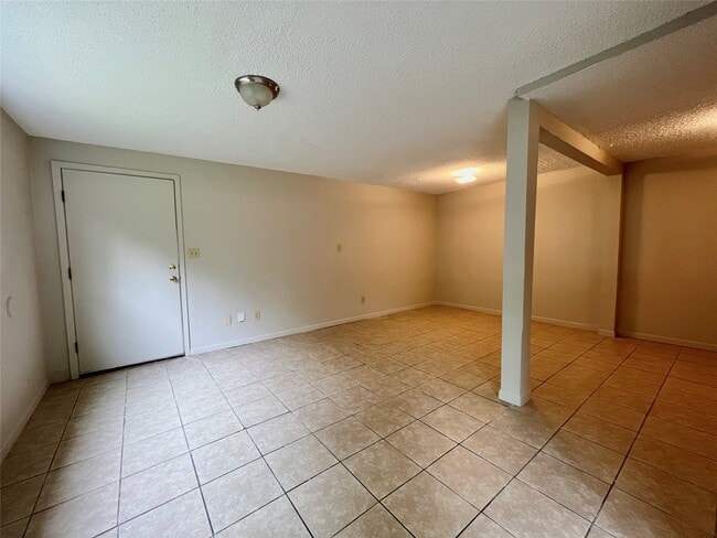 Building Photo - 2207 Avenue C