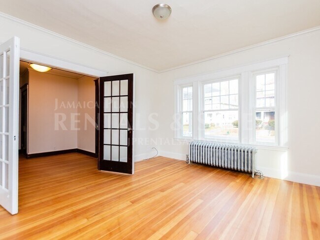 Building Photo - 996 South St