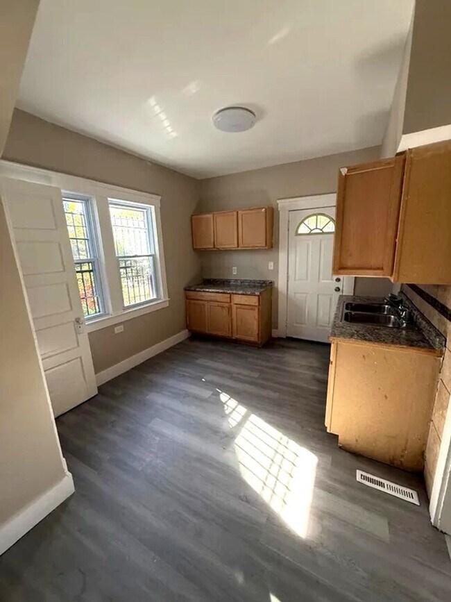 Building Photo - Charming Renovated Single-Family Home with Spacious Layout