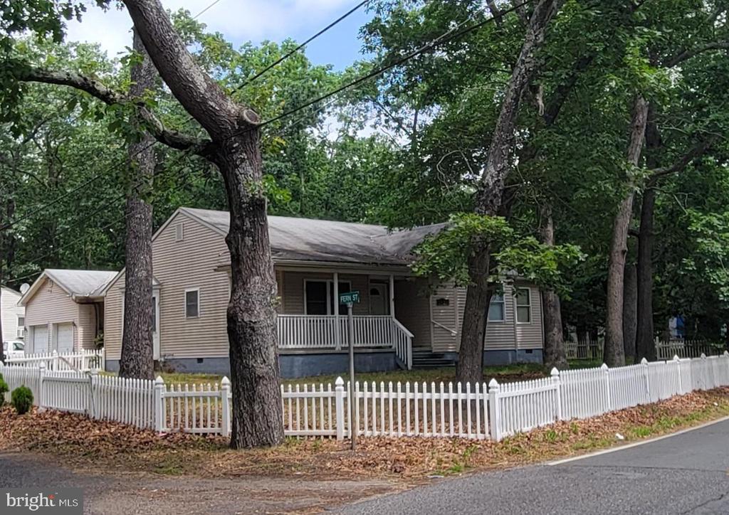 Primary Photo - 2401 N Lakeshore Dr