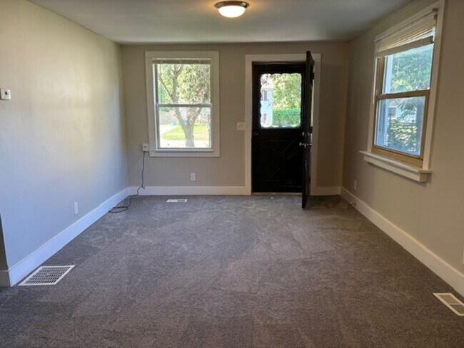 Foto del edificio - 2 Bed / 1 Bath Single-Family Home – N. Gaines Township