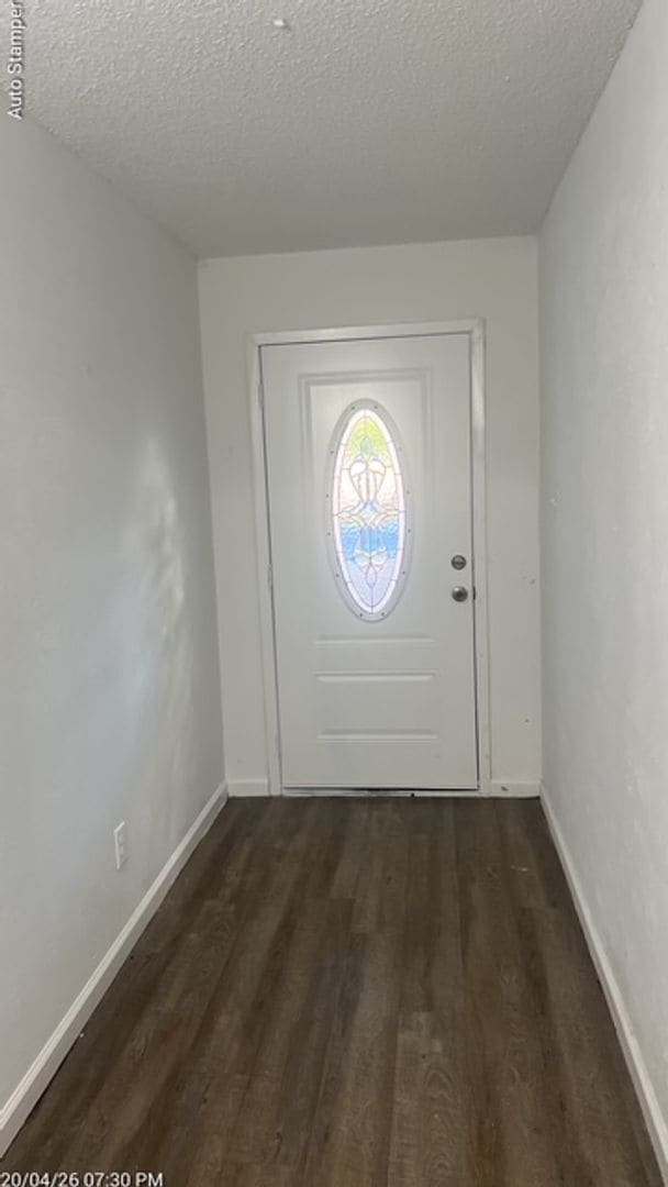 Foto del edificio - 405 Bryan Dr