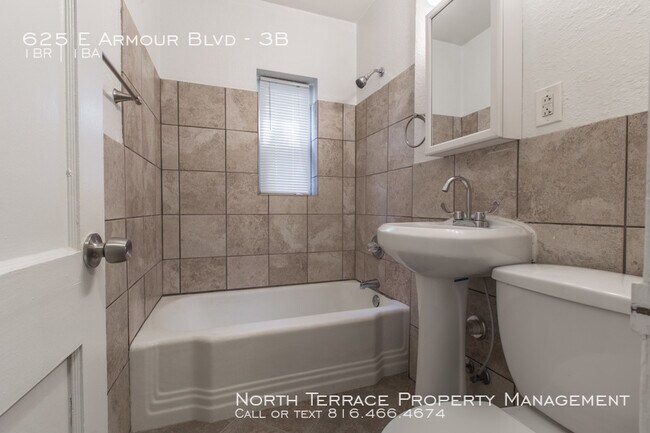 Building Photo - 625 E Armour Blvd