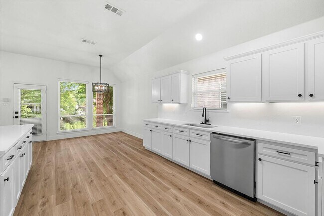Building Photo - 3016 Deer Trail