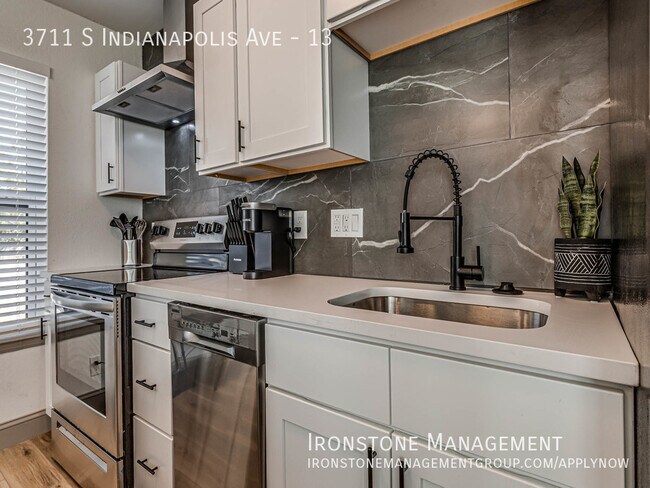 Building Photo - FULLY FURNISHED 1/1 ALL BILLS PAID MONTHLY...