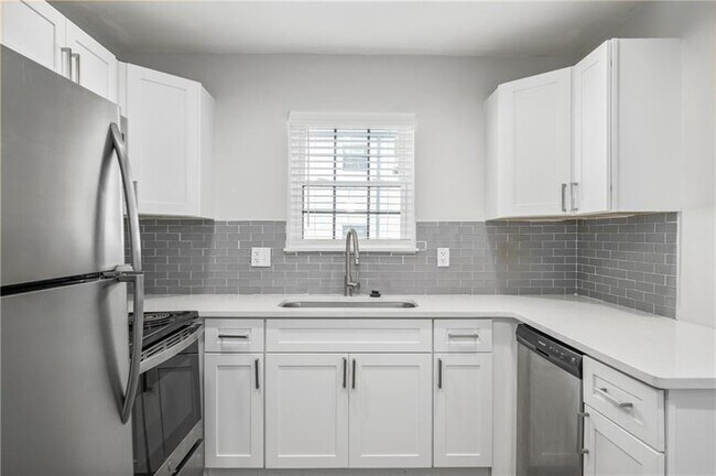 Foto del edificio - 905 Briarcliff Terrace NE