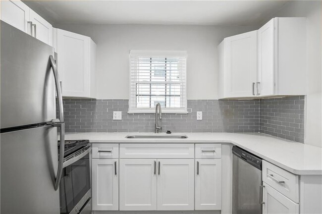Building Photo - 905 Briarcliff Terrace NE