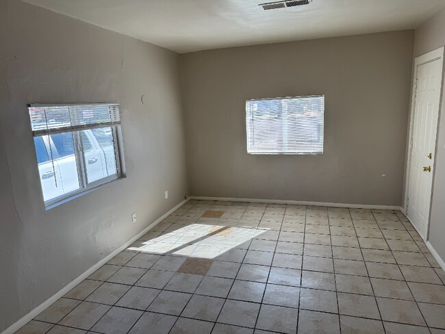 Foto del edificio - 216 E 2nd Ave