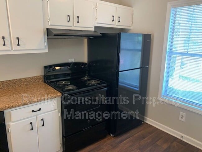 Building Photo - 3527 Lynhaven Dr