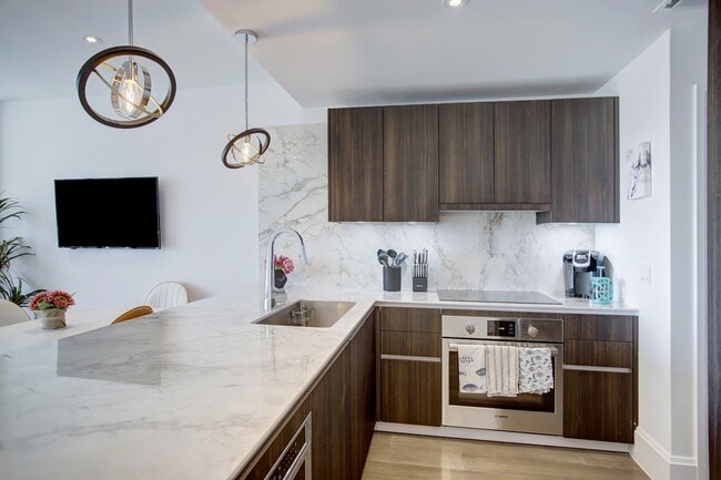 Building Photo - 1701 Hermann Dr