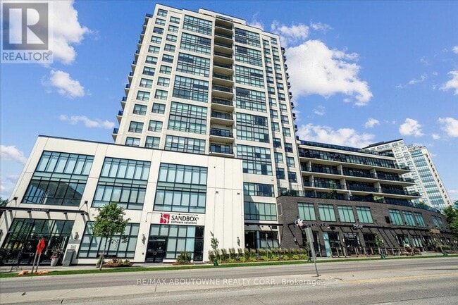 Building Photo - 150 Wellington St E