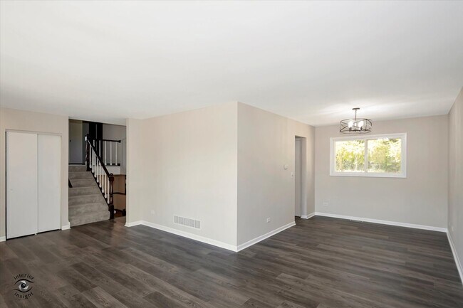 Building Photo - 570 Lynn Dr