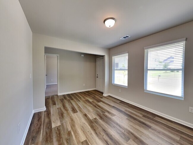 Building Photo - HALF OFF RENT!! Elegant Home located in Po...