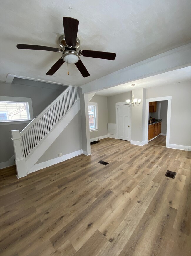 Building Photo - 539 Isbell St