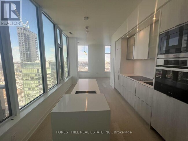 Building Photo - 11 Yorkville Ave