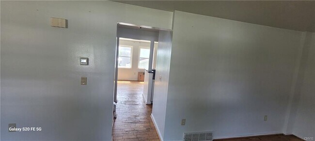 Building Photo - 238 Robinson St