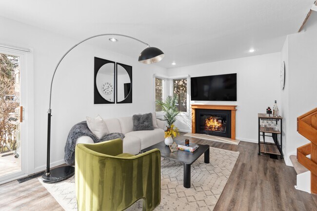 Building Photo - 814 W Bleeker St