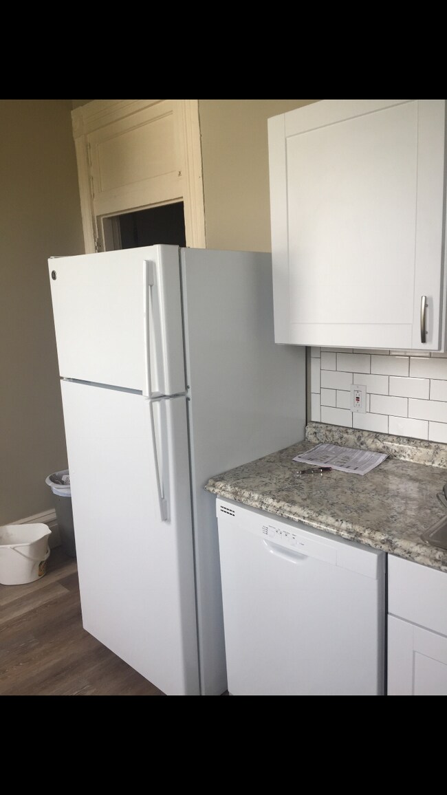 Kitchen - 3239 Ward St