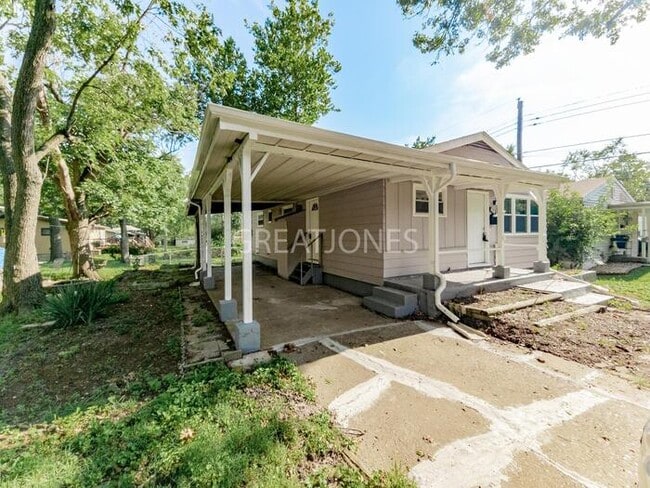 Building Photo - NOW OFFERING 1/2 MONTH FREE WITH SIGNED LE...