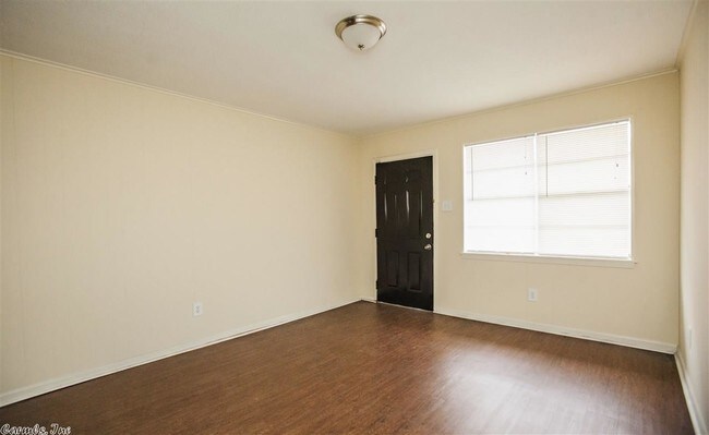 Foto del edificio - 3017 Parkway Dr