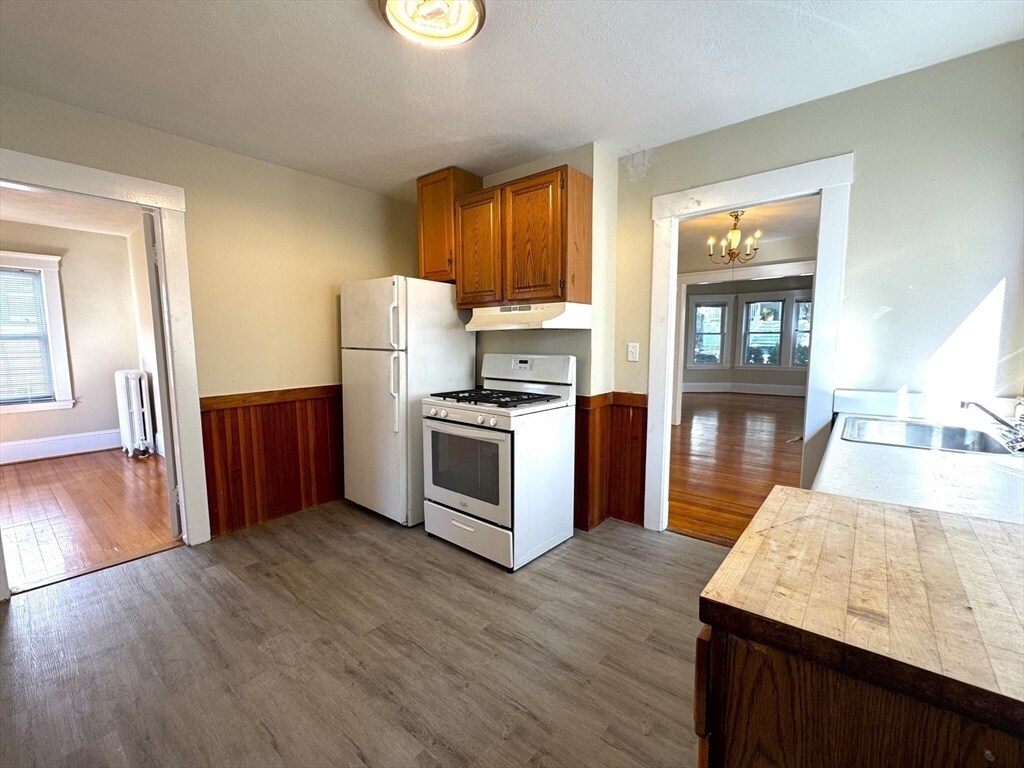 Primary Photo - 20 Hunnewell Ave