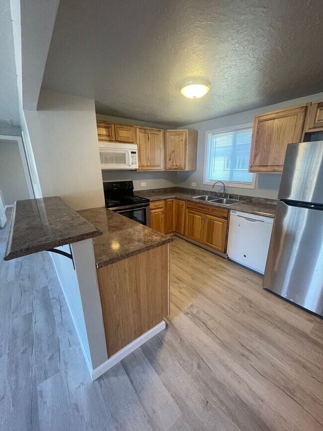 Foto del edificio - Conveniently located two bedroom home with fresh updates!