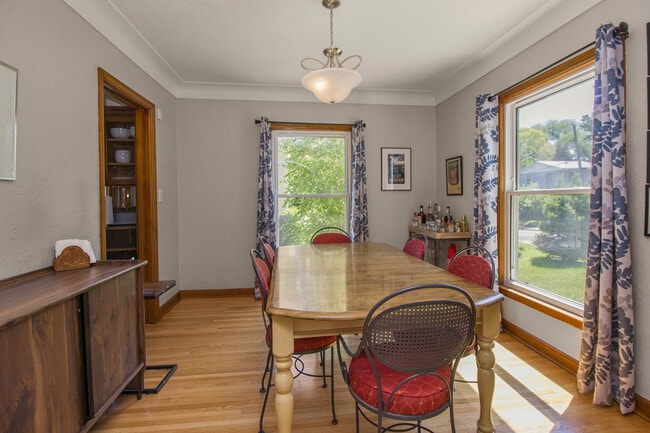 Building Photo - 412 Bircher Ave