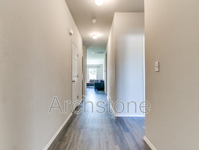 Building Photo - 1308 Dustin Dr