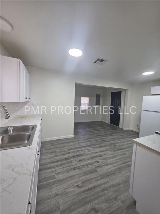 Foto del edificio - 3Bedroom/1Bathroom-House