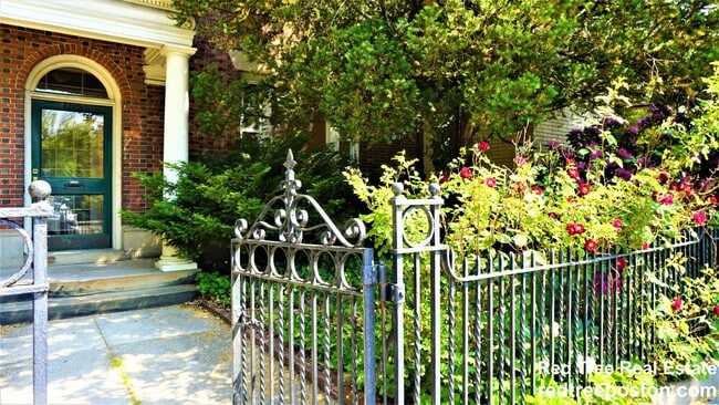 Foto del edificio - 1712 Beacon St