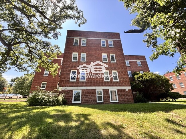 Building Photo - 4200 Grand Ave