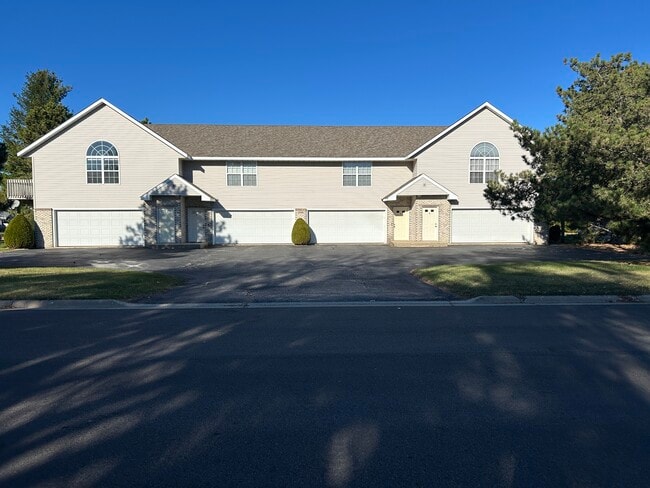 Building Photo - 5128 Zenith Pky