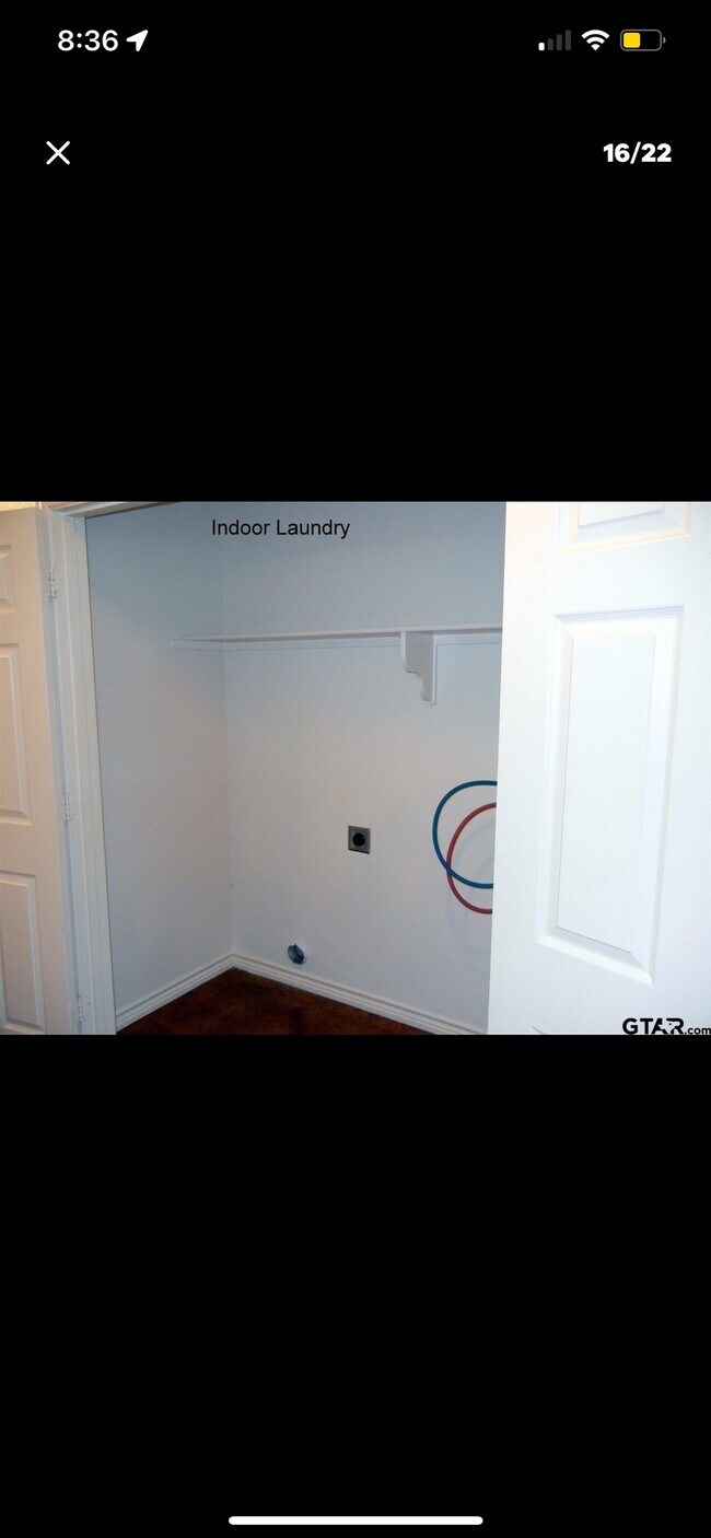 Building Photo - Country meadow townhouse