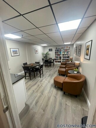 Building Photo - 4380 N Main St