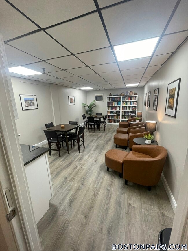 Building Photo - 4380 N Main St Building Photo - 4380 N Main St