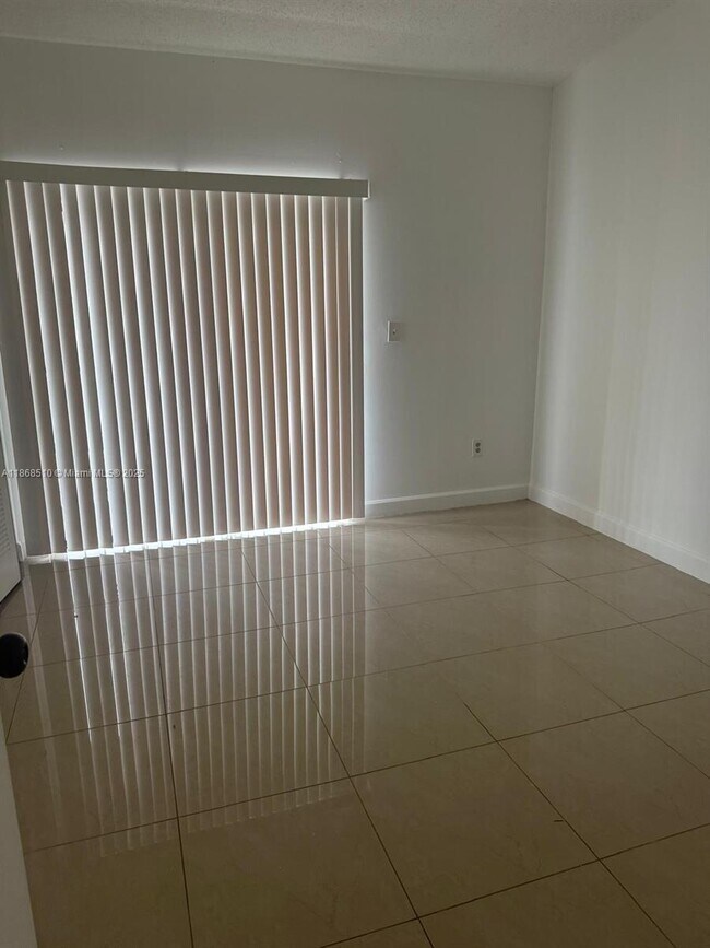 Foto del edificio - 2225 W 53rd Pl