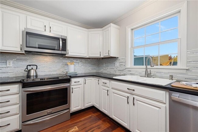 Building Photo - 231 Maple Ave