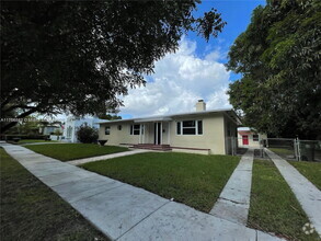 Building Photo - 2423 SW 13th St