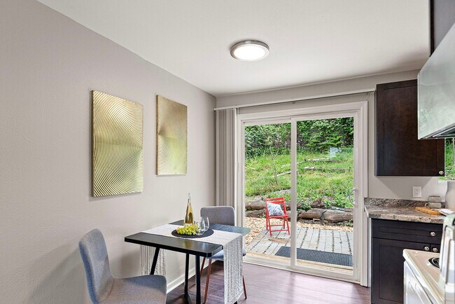 Foto del edificio - 3226 Halverson Ave