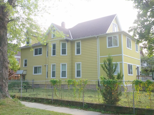 Building Photo - 1205 Chandler St