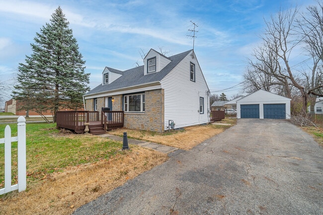 Building Photo - 176 Robinwood Ave