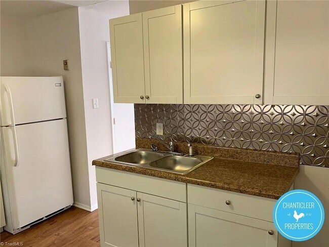 Foto del edificio - 210 Woodnell St