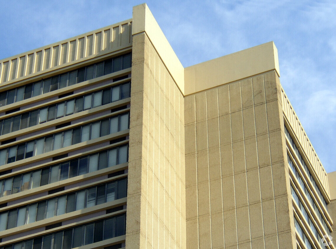 Detail of the upper floors on the southeastern corner - Dogwood Manor